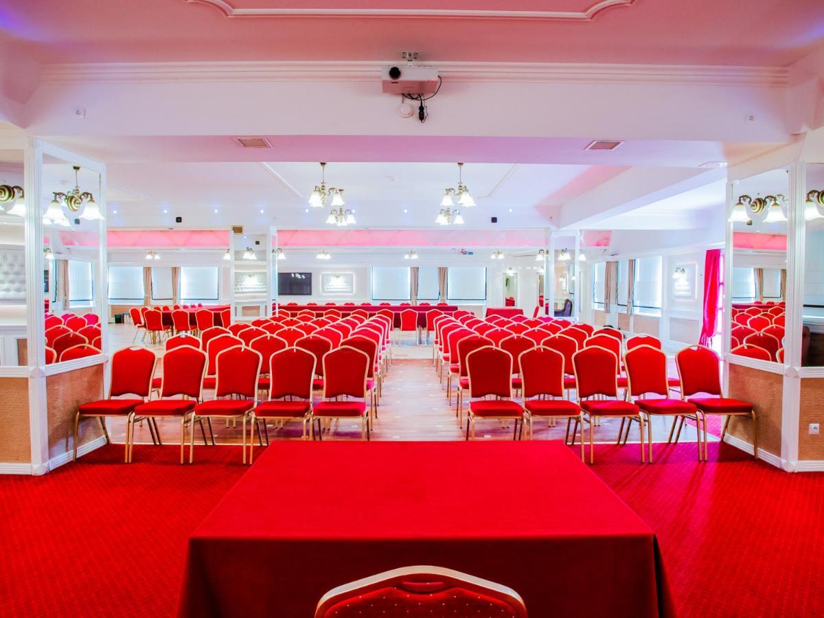 Hotel Senator Konferencje & Spa Starachowice Kültér fotó